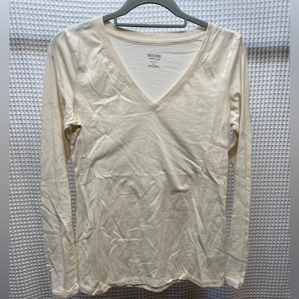 LIKE NEW CREAM LONG SLEEVE V NECK